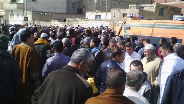 أهالي أسوان ينتظرون وصول جثامين ضحايا حادث ليبيا أهالي أسوان ينتظرون وصول جثامين ضحايا حادث ليبيا