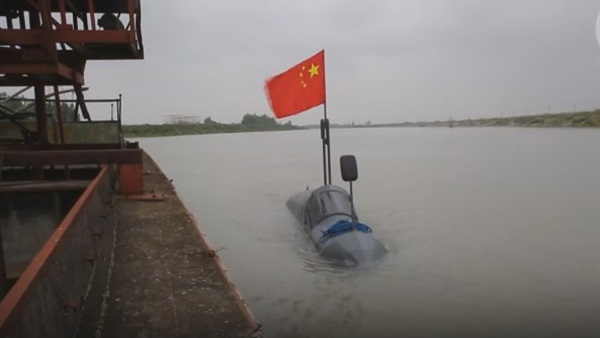 بالفيديو .. مزارع صيني يبتكر غواصة خلال شهرين بـ 670 يورو