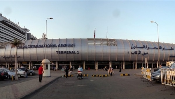 جمارك مطار القاهرة تضبط راكبة كندية حاولت تهريب 200 أمبول «ترامادول» جمارك مطار القاهرة تضبط راكبة كندية حاولت تهريب 200 أمبول «ترامادول»