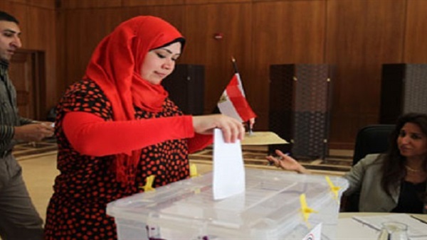 توافد المصريين في الأردن للإدلاء بأصواتهم في الانتخابات البرلمانية توافد المصريين في الأردن للإدلاء بأصواتهم في الانتخابات البرلمانية