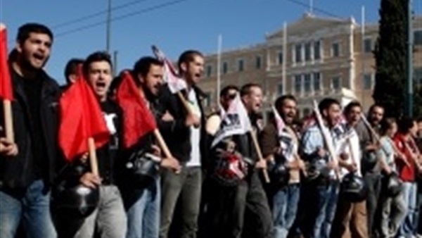 مظاهرة حاشدة باليونان احتجاجا على مشروع قانون لتعديل نظام الضرائب