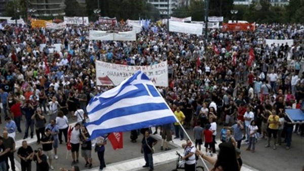 لليوم الثاني على التوالي...آلاف اليونانيين يتظاهرون ضد سياسة التقشف