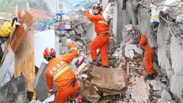 دفن ٣٥ عاملا أحياء فى انهيار أرضى بموقع بناء بالصين