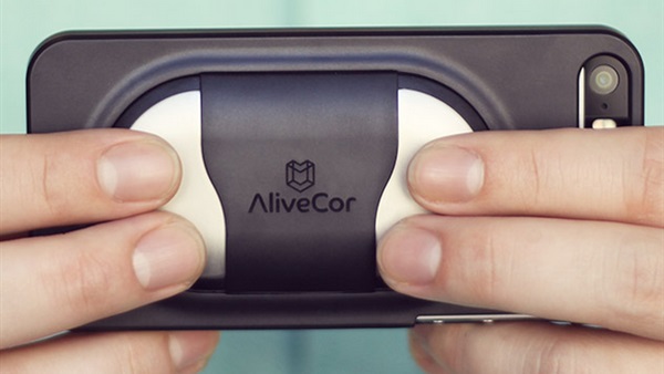 إبتكار تطبيق «AliveCor» لمتابعة ضربات القلب بدقة
