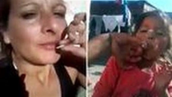 بالفيديو.. أم تجبر ابنتها على شرب «الحشيش» بالفيديو.. أم تجبر ابنتها على شرب «الحشيش»