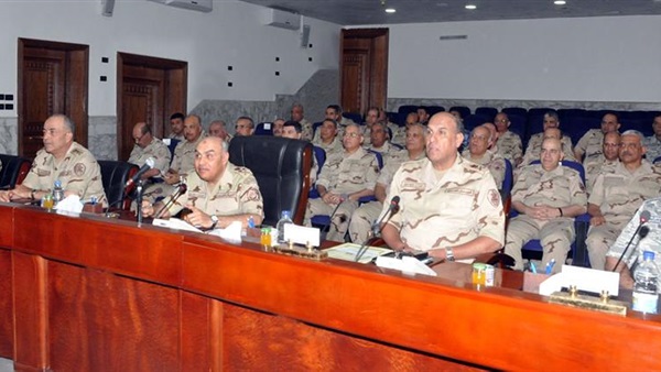 بالصور.. وزير الدفاع يلتقي رجال القوات المسلحة
