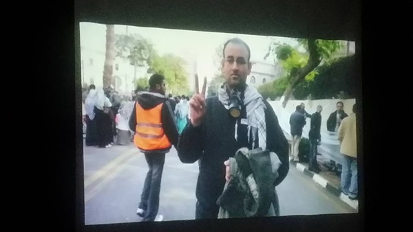 الصحفيين يعرضوا الانتهاكات التي وقعت عليهم امام النقابة الصحفيين يعرضوا الانتهاكات التي وقعت عليهم امام النقابة