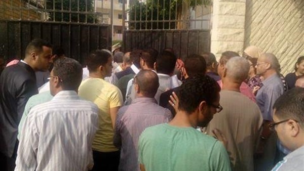 إقبال متوسط من الناخبين بمدرسة زويل في العمرانية إقبال متوسط من الناخبين بمدرسة زويل في العمرانية