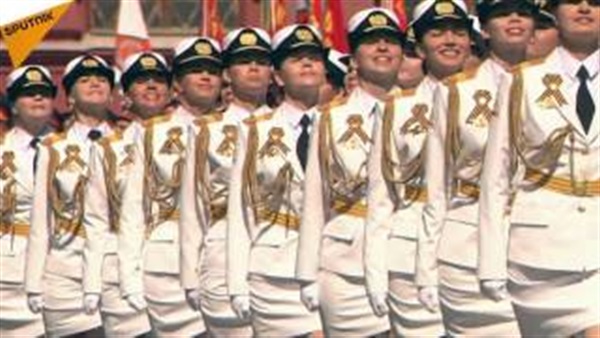 بالفيديو.. فوج نسائي روسي يشارك في إحتفالات النصر