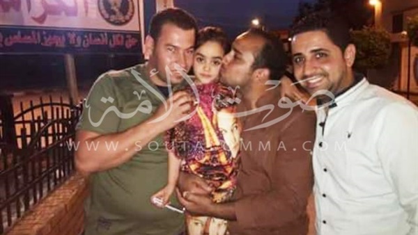 بالفيديو والصور.. أهالي الطفلة المختطفة ببني سويف يستقبلونها بالألعاب النارية بالفيديو والصور.. أهالي الطفلة المختطفة ببني سويف يستقبلونها بالألعاب النارية