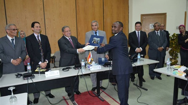 افتتاح الدورة التدريبية للكوادر من الدول الإفريقية افتتاح الدورة التدريبية للكوادر من الدول الإفريقية