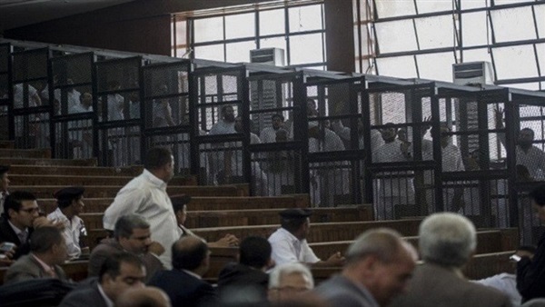 تجديد حبس خادمة وزوجها شرعا في قتل مهندس لسرقته  