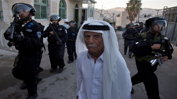 اسرائيل تفرض حظر دخول أراضيها على الفلسطينيين اسرائيل تفرض حظر دخول أراضيها على الفلسطينيين