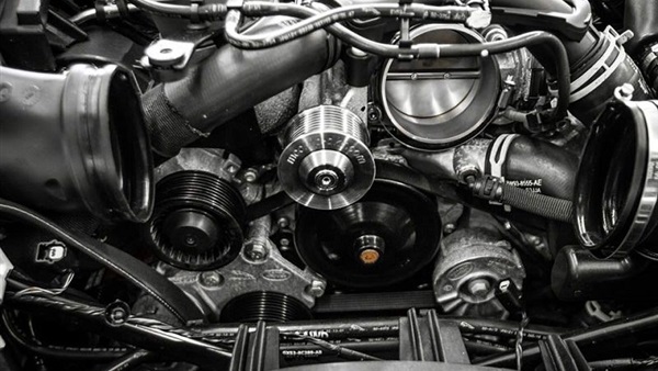 محرك V8 بقوة 550 حصانا من "بورش"