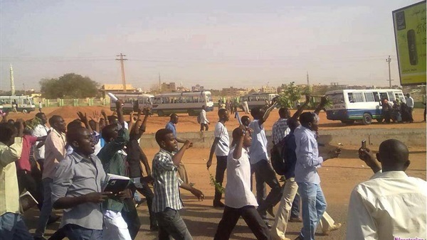 السودان يدفع بتعزيزات عسكرية إضافية لولاية جنوب كردفان للقضاء على حركات التمرد السودان يدفع بتعزيزات عسكرية إضافية لولاية جنوب كردفان للقضاء على حركات التمرد