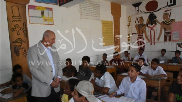بالفيديو والصور.. محافظ أسوان يتفقد لجان الامتحانات بالمدارس بالفيديو والصور.. محافظ أسوان يتفقد لجان الامتحانات بالمدارس