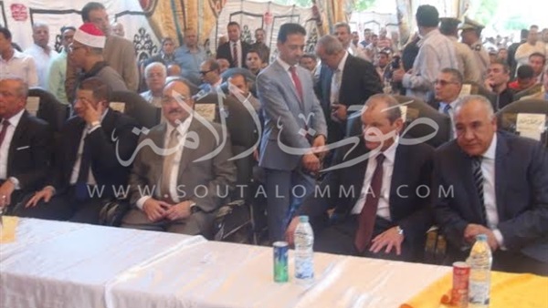 محافظ القليوبية ومدير الأمن يكرمان أسر شهداء المثلث الإجرامي محافظ القليوبية ومدير الأمن يكرمان أسر شهداء المثلث الإجرامي