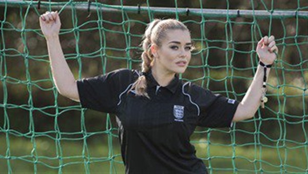 احدى نجمات الـ«بلاى بوى» تعتزل الإباحية لعيون كرة القدم 