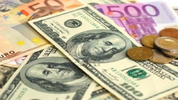 الدولار ينخفض أمام العملات الرئيسية بعد جلستين من الانتعاش