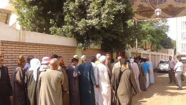 مواطنو الإسكندرية يحتشدون أمام اللجان الانتخابات  