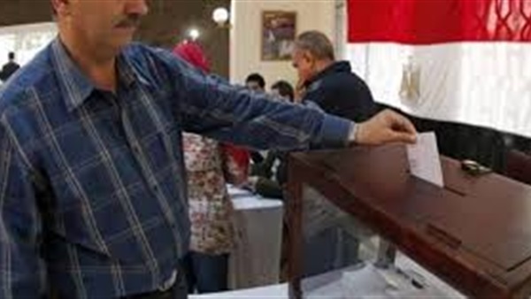 توافد العشرات من الناخبين على لجان الاقتراع بسوهاج توافد العشرات من الناخبين على لجان الاقتراع بسوهاج