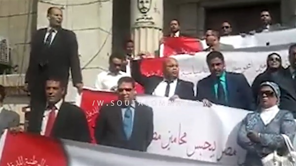 بالفيديو..«الدفاع عن الحريات»أمام المحاميين:«ليه يا مجدي ليه ..سايبت رجالك ليه» بالفيديو..«الدفاع عن الحريات»أمام المحاميين:«ليه يا مجدي ليه ..سايبت رجالك ليه»