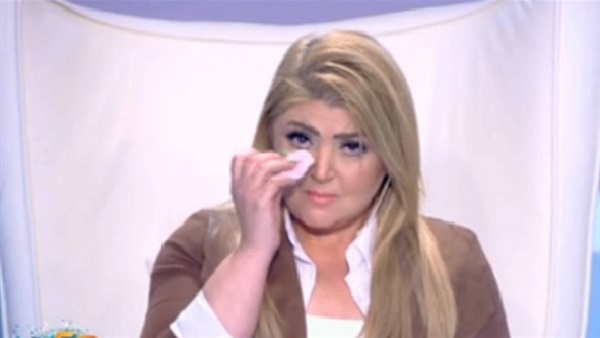 مها أحمد تنهار من البكاء على الهواء بسبب ابنها
