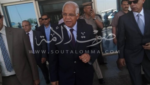 بالصور.. وزير النقل يصل مطار سوهاج لتفقد طريق «سوهاج- البحر الأحمر» بالصور.. وزير النقل يصل مطار سوهاج لتفقد طريق «سوهاج- البحر الأحمر»
