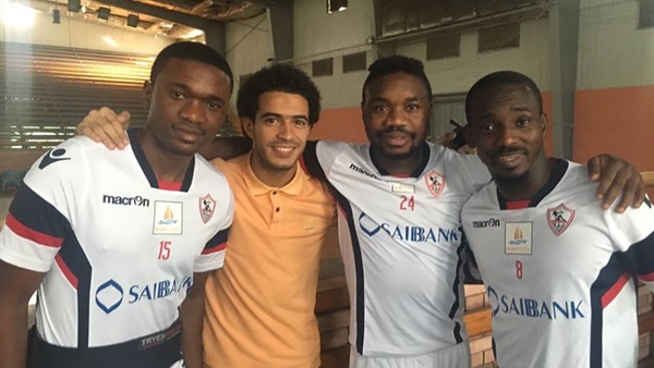 «أفارقة الزمالك» يلتقطون صور تذكارية مع «عمر جابر» قبل الرحيل لـ«بازل» «أفارقة الزمالك» يلتقطون صور تذكارية مع «عمر جابر» قبل الرحيل لـ«بازل»