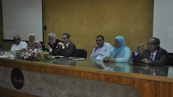 بالصور.. رحمي يناقش خطة تطوير التعليم بجامعة القناة بالصور.. رحمي يناقش خطة تطوير التعليم بجامعة القناة