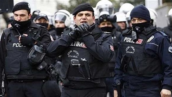 اليونان تعتقل 57 مهاجرا على الحدود البرية مع تركيا اليونان تعتقل 57 مهاجرا على الحدود البرية مع تركيا