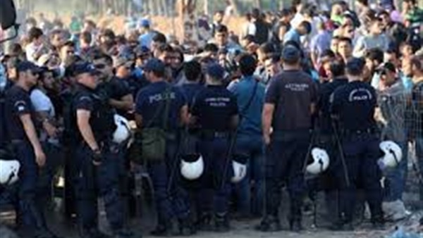 اليونان تعتقل 57 مهاجرا على الحدود البرية مع تركيا اليونان تعتقل 57 مهاجرا على الحدود البرية مع تركيا