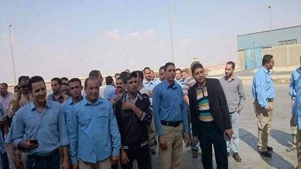 اشتباكات بالأيدي بين عمال "أسمنت حلوان" والإدارة اشتباكات بالأيدي بين عمال "أسمنت حلوان" والإدارة