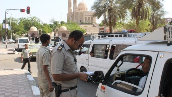 ضبط سائق ميكروباص لاعتدائه على عريف شرطة في الجيزة