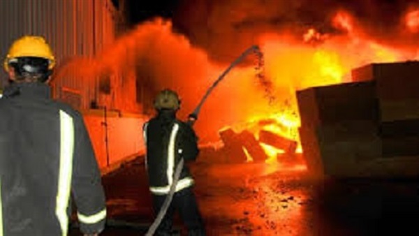 الحماية المدنية تدفع بـ7 سيارات إطفاء للسيطرة علي حريق في الشرقية الحماية المدنية تدفع بـ7 سيارات إطفاء للسيطرة علي حريق في الشرقية