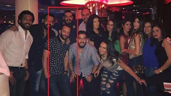 بالصورة.. فضيحة لعضو مجلس إدارة نادي الزمالك ونجل مرتضى في إحدى الكباريهات