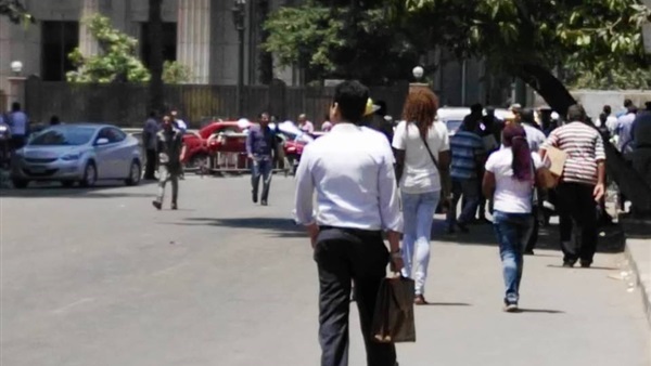 بالصور.. «الداخلية» تحاصر «الصحفيين» وتمنع دخول غير النقابيين بالصور.. «الداخلية» تحاصر «الصحفيين» وتمنع دخول غير النقابيين