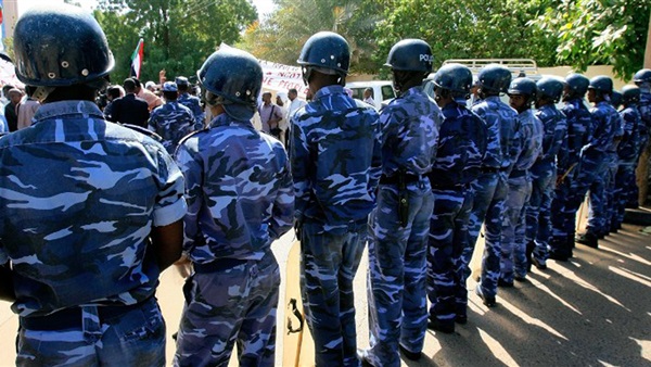 الأمن السوداني يحبط محاولة تهريب أسلحة ومخدرات واردة للبلاد من أثيوبيا الأمن السوداني يحبط محاولة تهريب أسلحة ومخدرات واردة للبلاد من أثيوبيا