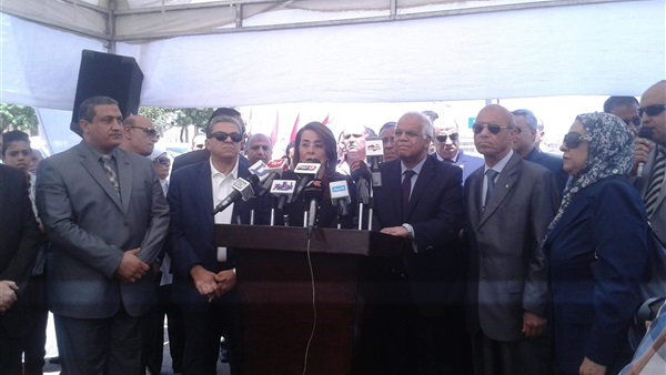 بالصور.. «والي»: إحلال وتجديد «السرفيس» ليس لتحسين الدخل فقط بالصور.. «والي»: إحلال وتجديد «السرفيس» ليس لتحسين الدخل فقط