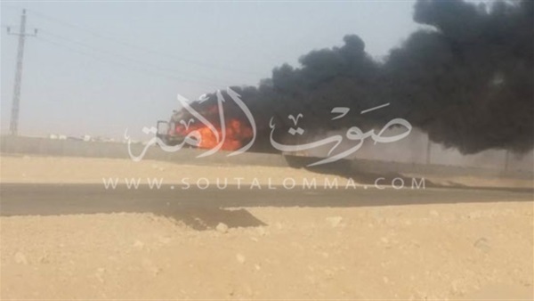 بالصور.. انفجار سيارة مواد بترولية بطريق «السويس _ القاهرة» بالصور.. انفجار سيارة مواد بترولية بطريق «السويس _ القاهرة»