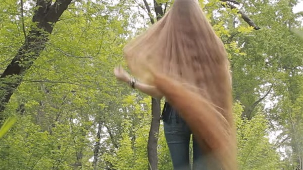 بالفيديو.. حسناء روسية شعرها يلامس الأرض بالفيديو.. حسناء روسية شعرها يلامس الأرض