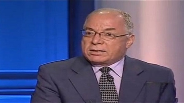 «النمنم»: ندعم الفنانين للارتقاء بالثقافة التشكيلية «النمنم»: ندعم الفنانين للارتقاء بالثقافة التشكيلية