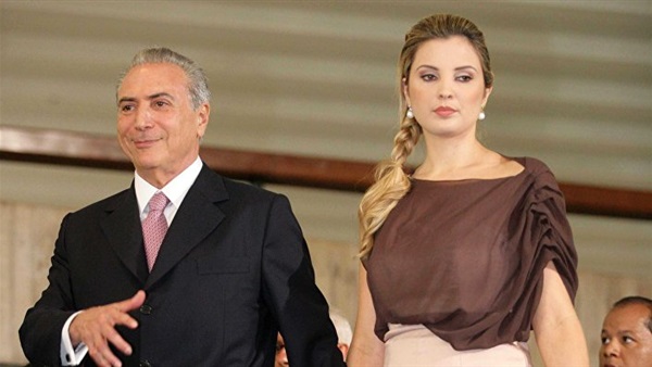 بالصور.. تعرف على الحسناء زوجة الرئيس البرازيلي