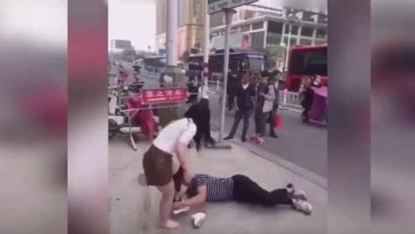 بالفيديو.. قررت إنهاء العلاقة معه فتوسل لها بطريقة مهينة