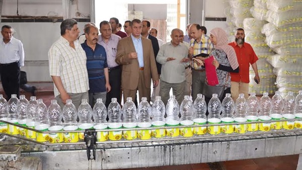 بالصور..محافظ كفرالشيخ يناقش تطويرمصنع الزيوت والصابون بالصور..محافظ كفرالشيخ يناقش تطويرمصنع الزيوت والصابون