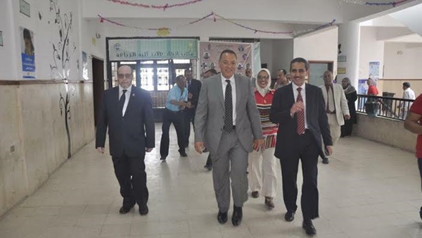 بالصور.. رئيس جامعة القناة يتفقد كلية الزراعة بالصور.. رئيس جامعة القناة يتفقد كلية الزراعة