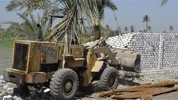 تنفيذ 22 قرار إزالة تعديات على أراضي الدولة بأسوان تنفيذ 22 قرار إزالة تعديات على أراضي الدولة بأسوان