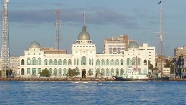 56 سفينة بحمولة 3.3 مليون طن تعبر قناة السويس 56 سفينة بحمولة 3.3 مليون طن تعبر قناة السويس