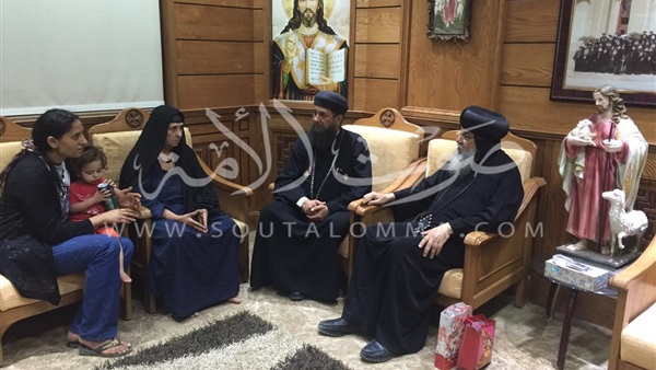 بالصور.. أول ظهور للسيدة القبطية المعتدى عليها في المنيا بالصور.. أول ظهور للسيدة القبطية المعتدى عليها في المنيا