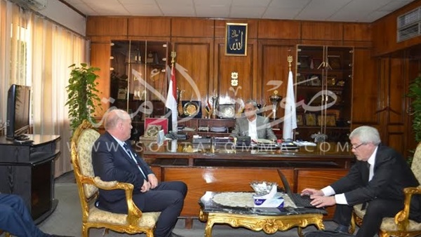 محافظ قنا يناقش آلية تنفيذ مشروع انتاج الطاقة المتجددة محافظ قنا يناقش آلية تنفيذ مشروع انتاج الطاقة المتجددة